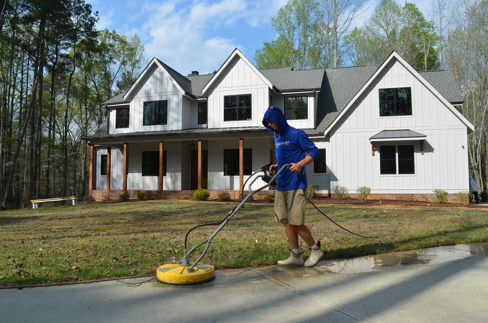 Pressure washing a concrete farmhouse driveway with a surface cleaner